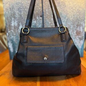 Etienne Aigner Vintage Y2K Pebbled Leather Shoulder Bag in Black (EUC)